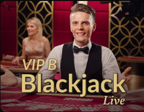 国足0比2输喀麦隆，林良铭错失必进球被质疑，球迷：他该传球